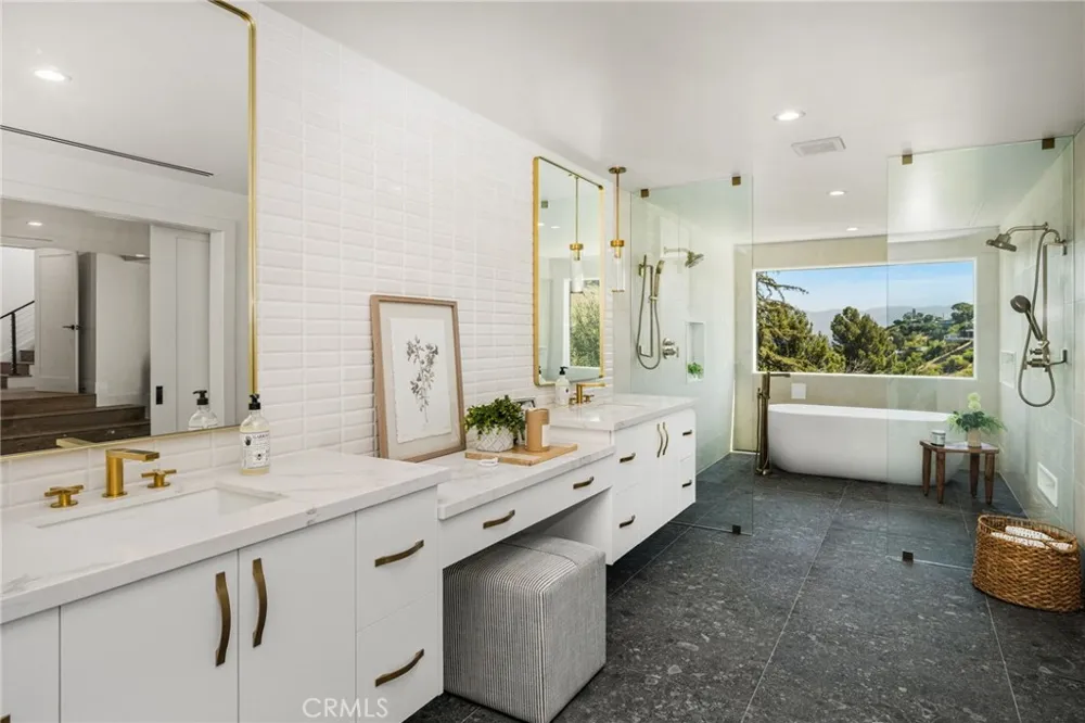 3566 Beverly Glen Sherman Oaks, CA 91423