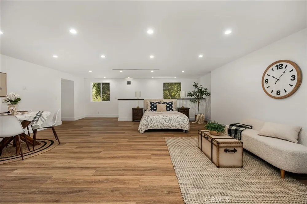 3566 Beverly Glen Sherman Oaks, CA 91423