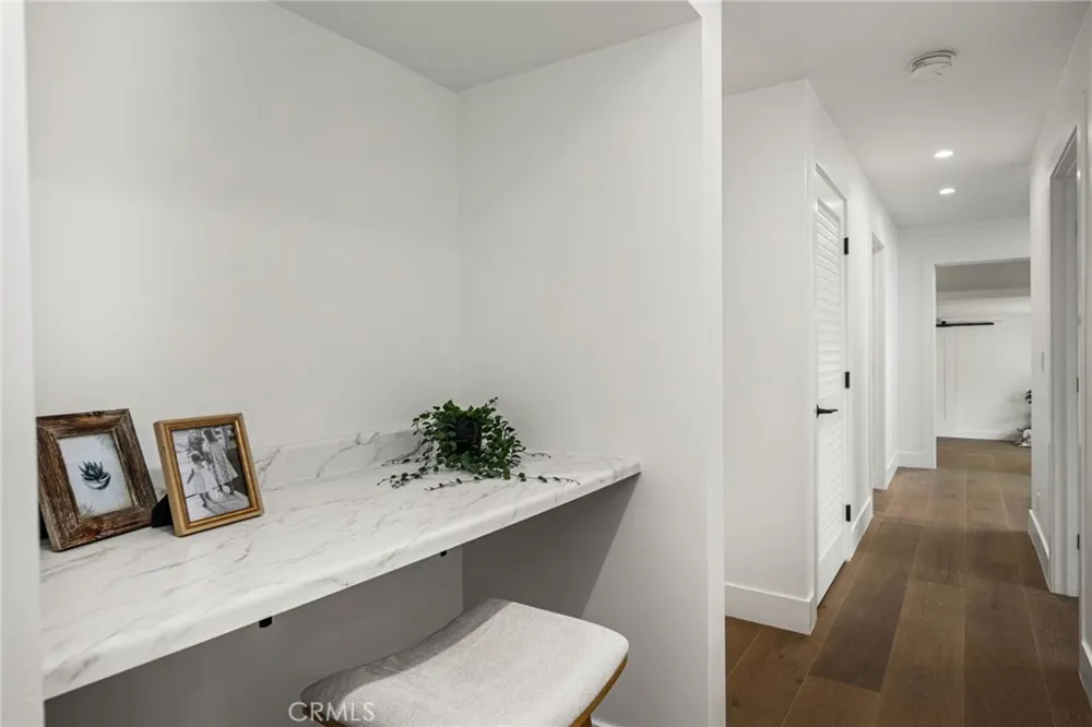 3566 Beverly Glen Sherman Oaks, CA 91423