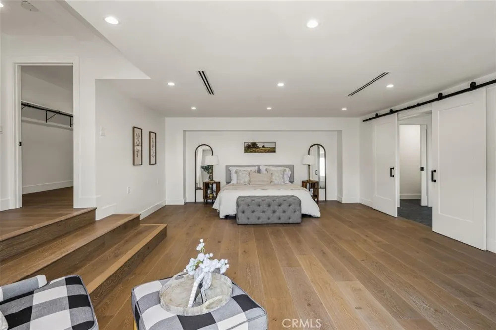 3566 Beverly Glen Sherman Oaks, CA 91423