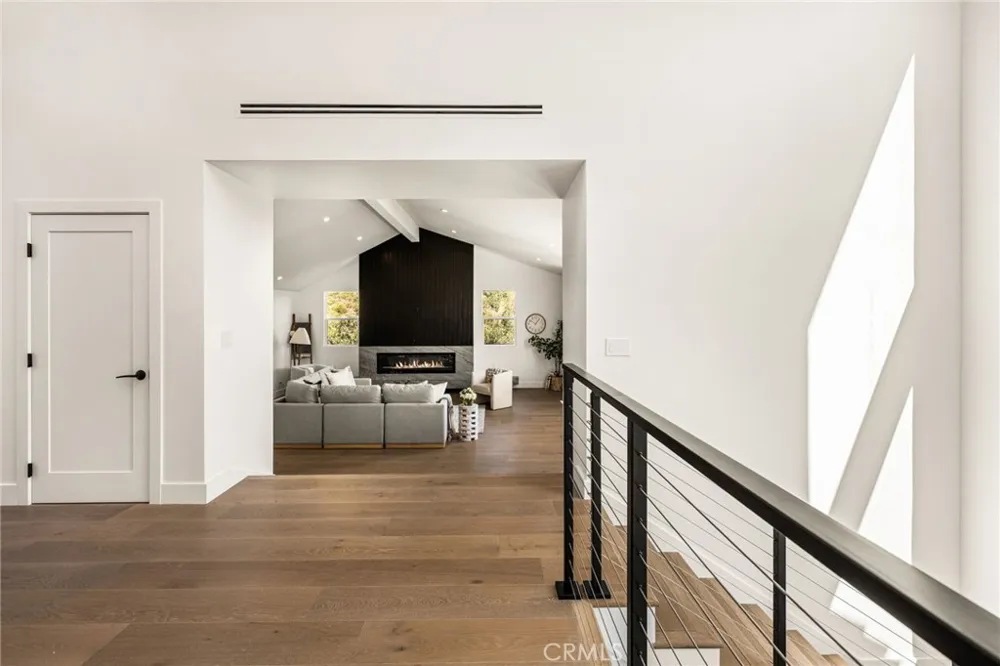 3566 Beverly Glen Sherman Oaks, CA 91423