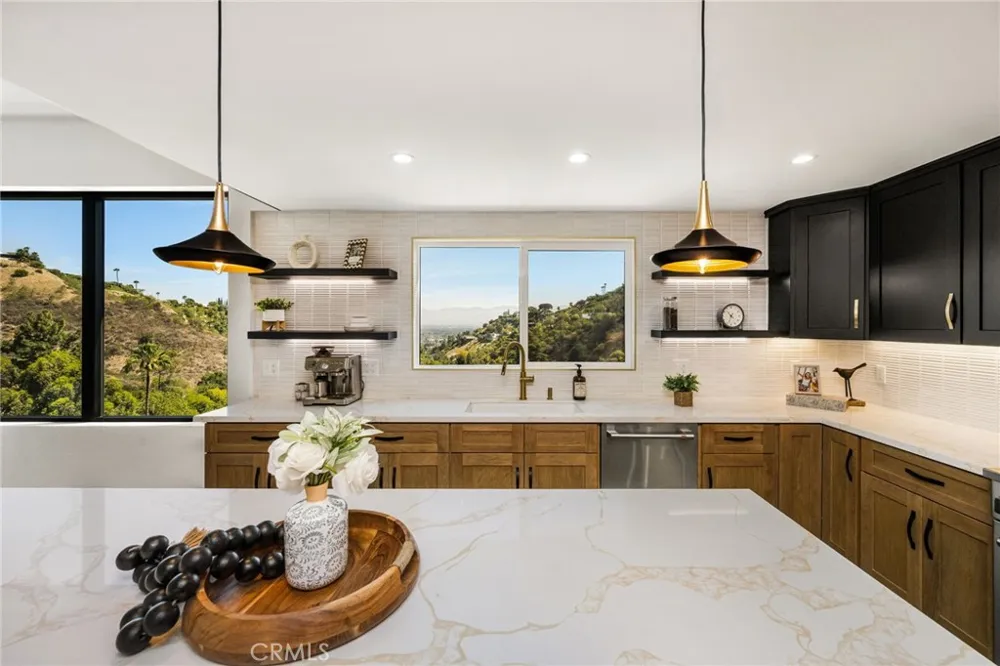 3566 Beverly Glen Sherman Oaks, CA 91423