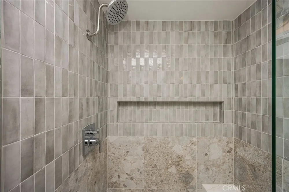 3566 Beverly Glen Sherman Oaks, CA 91423