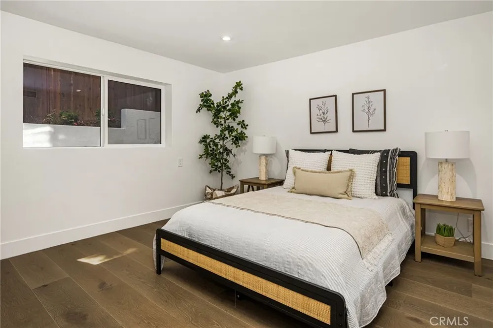 3566 Beverly Glen Sherman Oaks, CA 91423