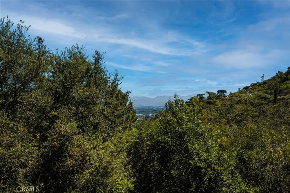3566 Beverly Glen Sherman Oaks, CA 91423