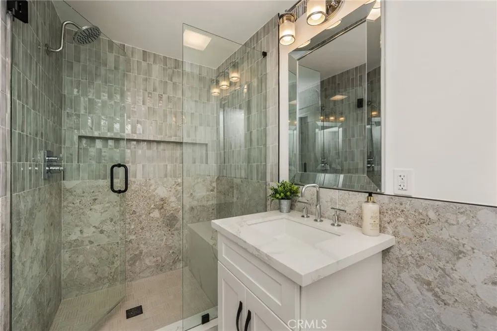 3566 Beverly Glen Sherman Oaks, CA 91423