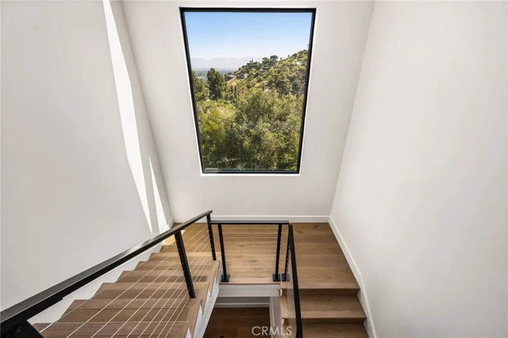 3566 Beverly Glen Sherman Oaks, CA 91423