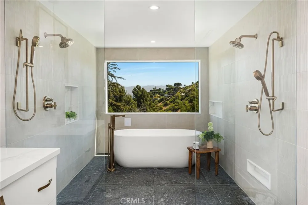 3566 Beverly Glen Sherman Oaks, CA 91423