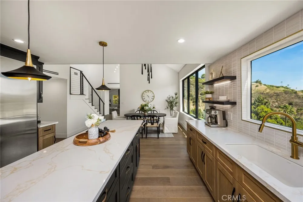 3566 Beverly Glen Sherman Oaks, CA 91423