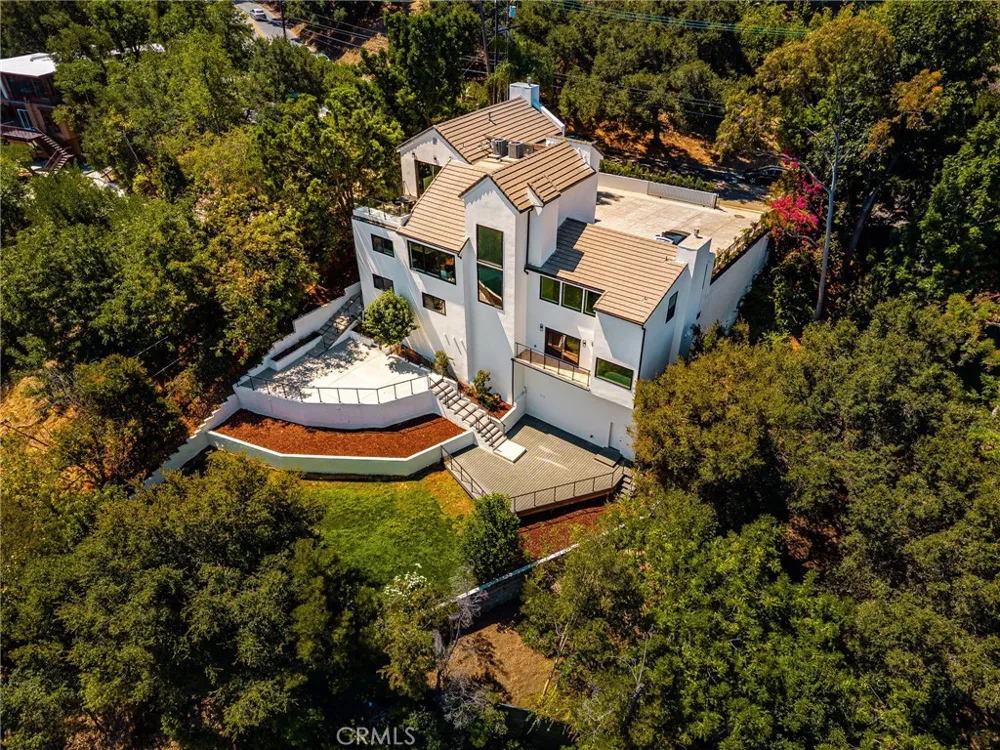 3566 Beverly Glen Sherman Oaks, CA 91423