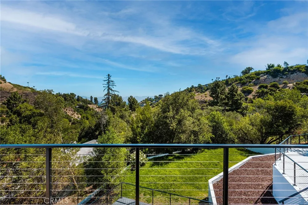 3566 Beverly Glen Sherman Oaks, CA 91423