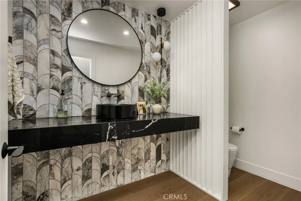 3566 Beverly Glen Sherman Oaks, CA 91423