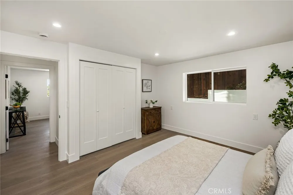 3566 Beverly Glen Sherman Oaks, CA 91423