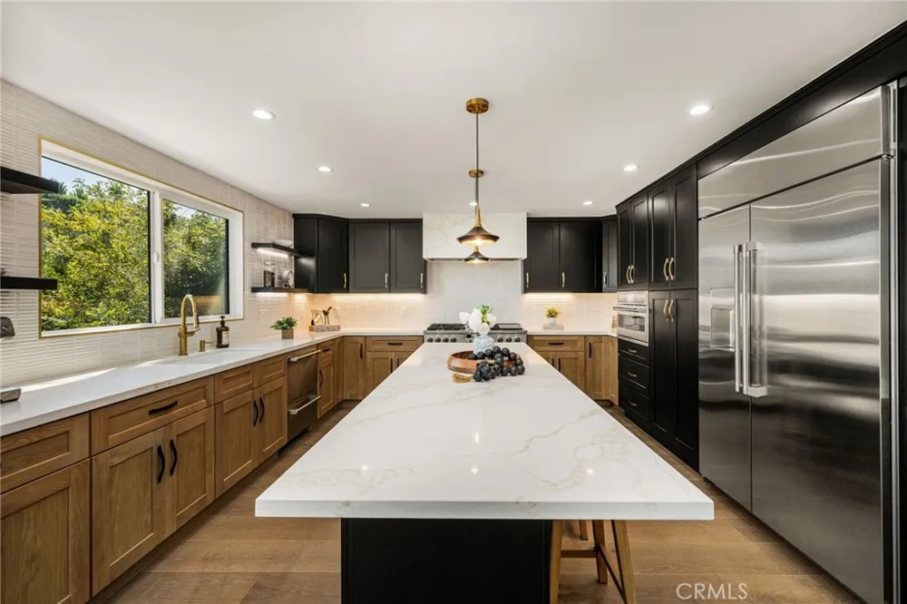 3566 Beverly Glen Sherman Oaks, CA 91423