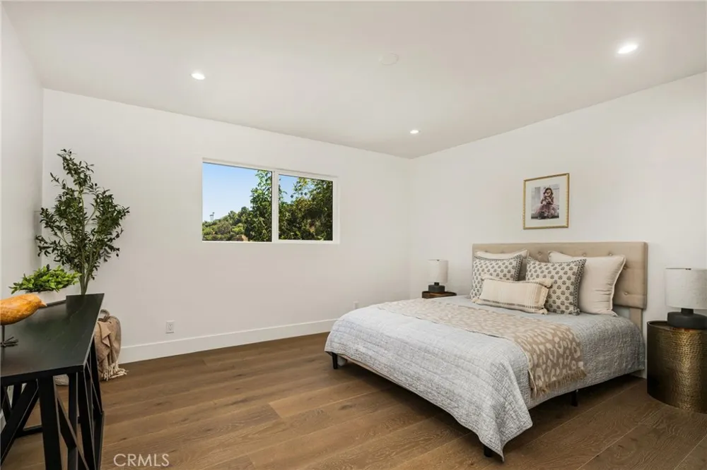 3566 Beverly Glen Sherman Oaks, CA 91423