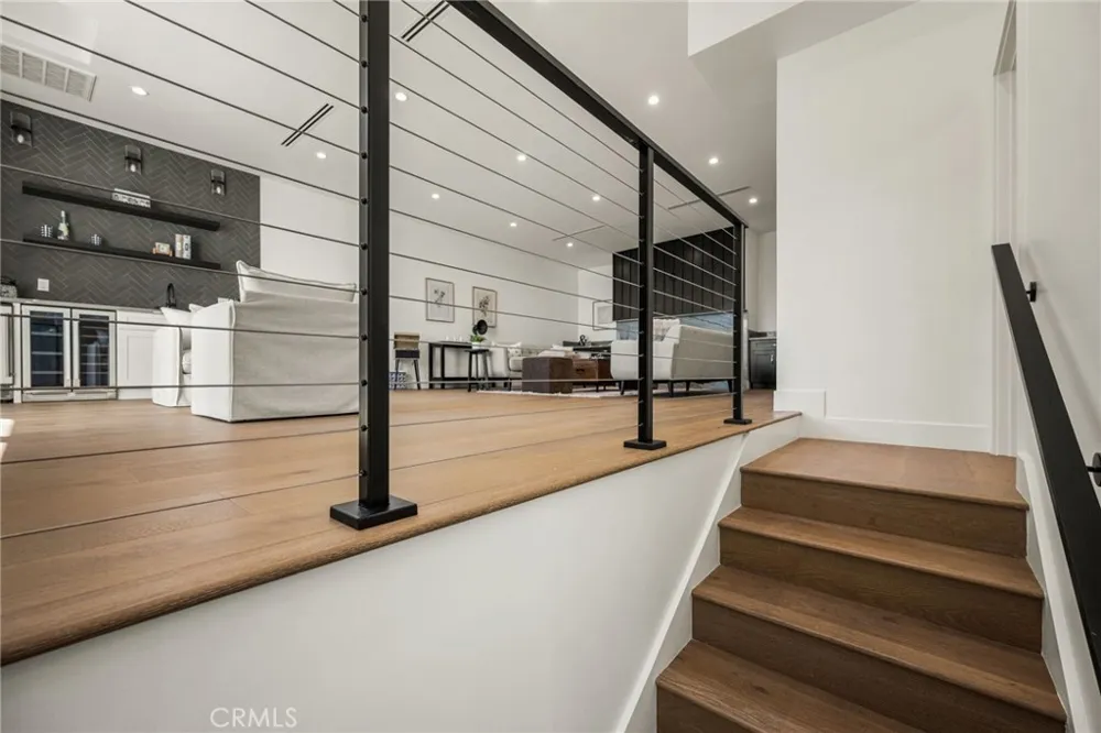 3566 Beverly Glen Sherman Oaks, CA 91423