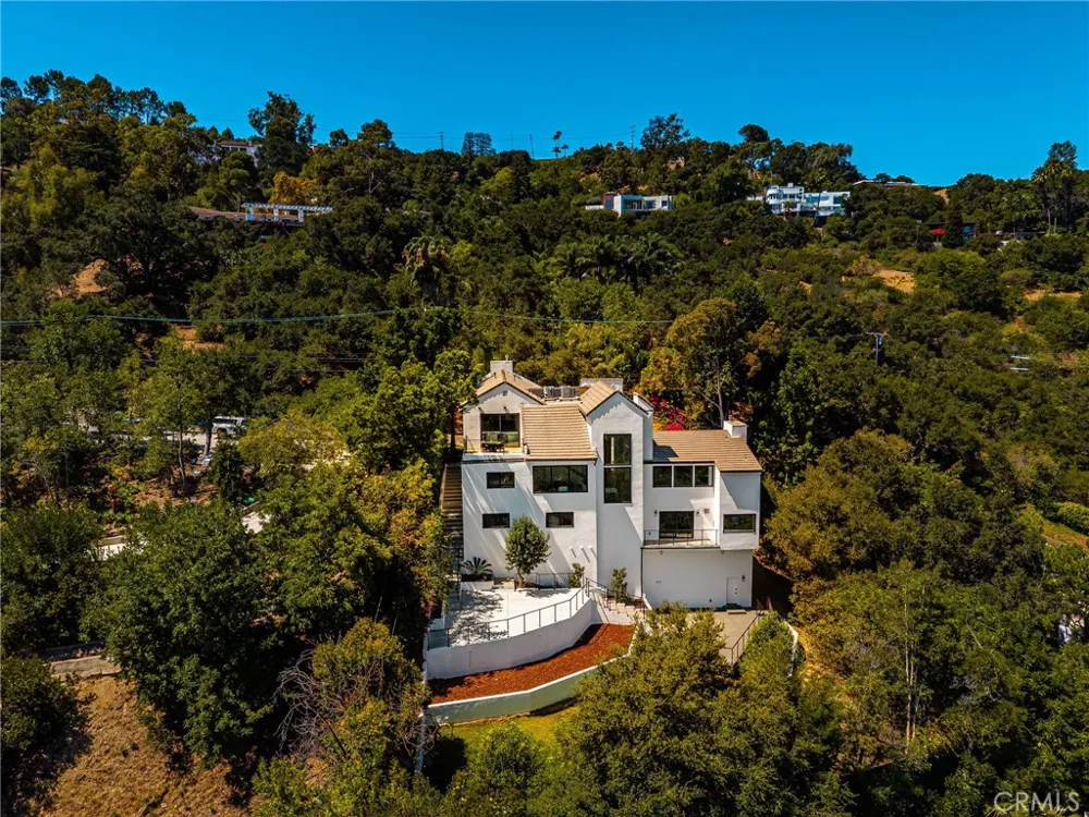 3566 Beverly Glen Sherman Oaks, CA 91423