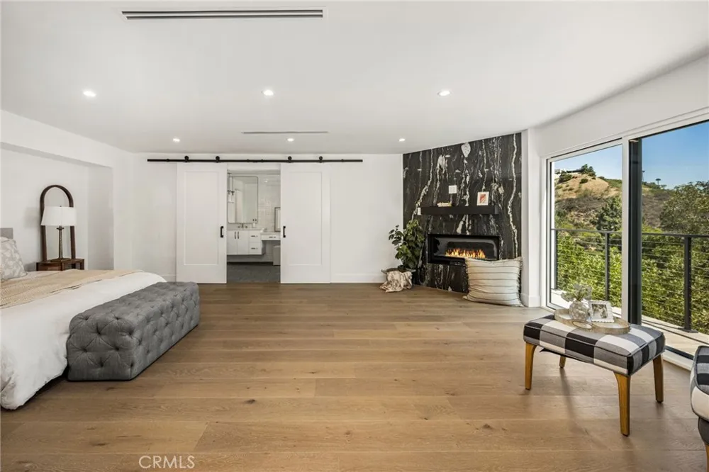 3566 Beverly Glen Sherman Oaks, CA 91423