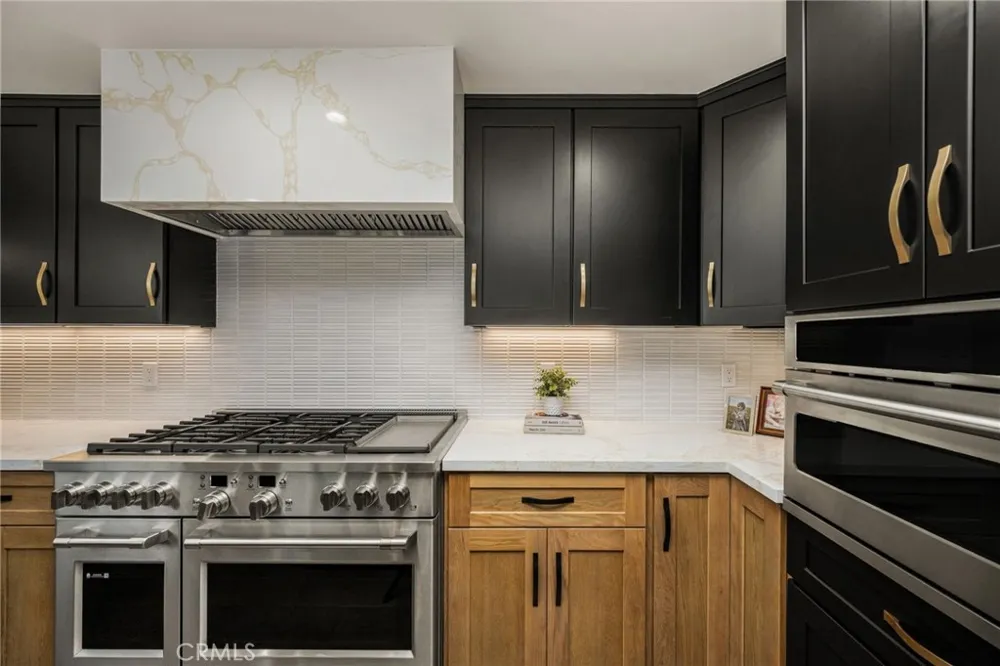 3566 Beverly Glen Sherman Oaks, CA 91423