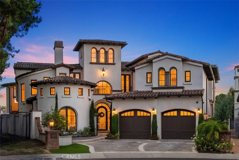 22865 Tindaya Mission Viejo, CA 92692