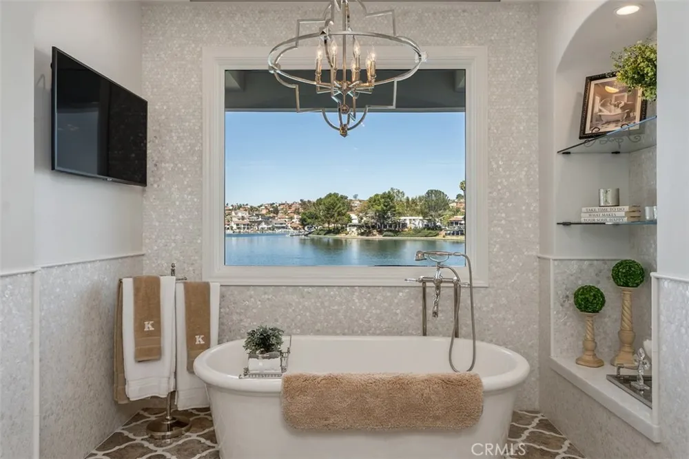 22865 Tindaya Mission Viejo, CA 92692