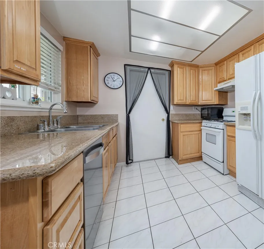 13875 La Jolla Plaza Garden Grove, CA 92844