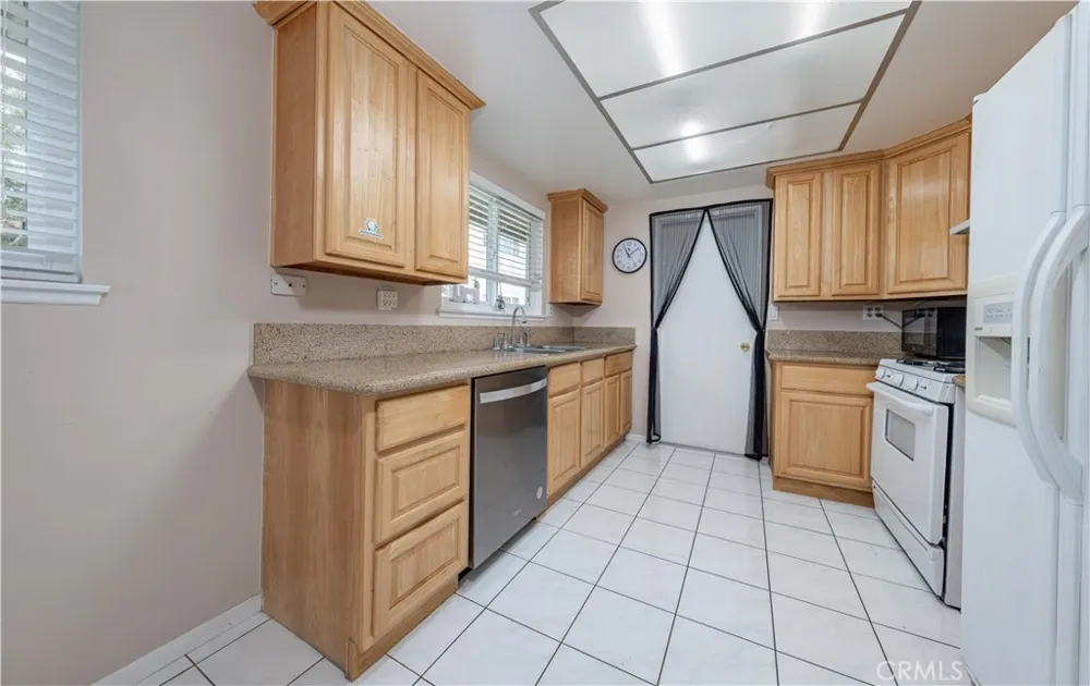 13875 La Jolla Plaza Garden Grove, CA 92844
