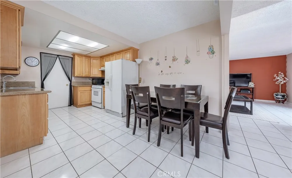 13875 La Jolla Plaza Garden Grove, CA 92844