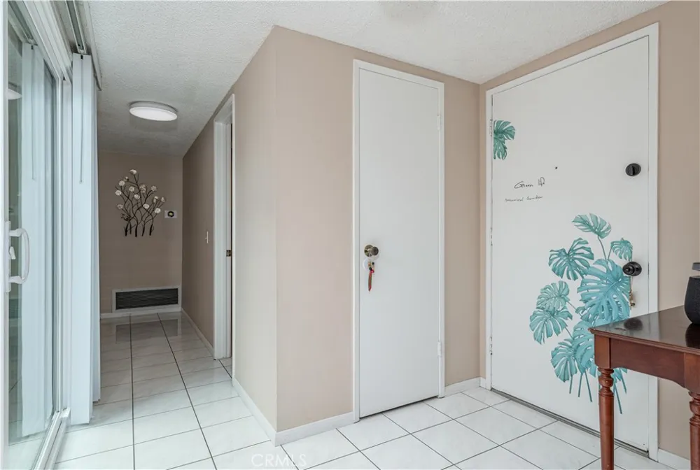 13875 La Jolla Plaza Garden Grove, CA 92844