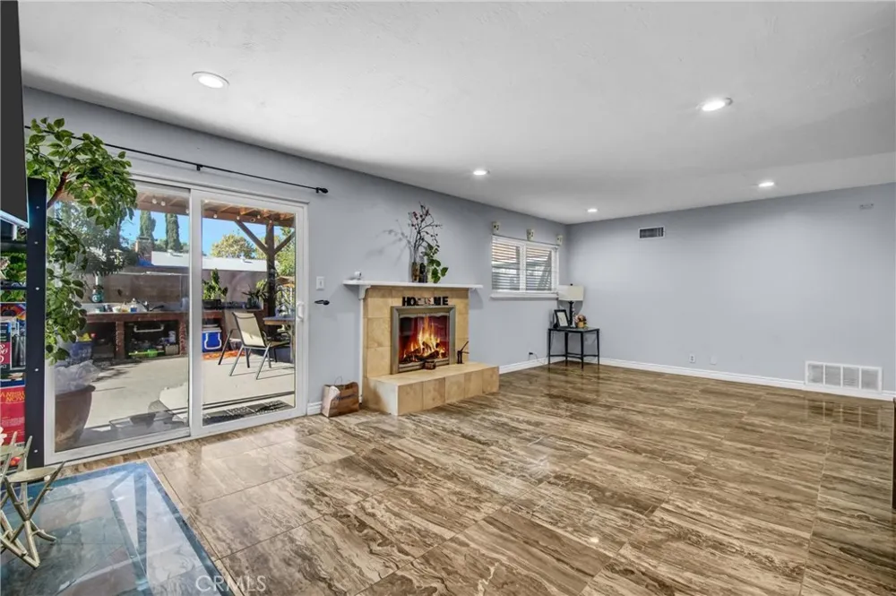 4063 Gertrude Simi Valley, CA 93063