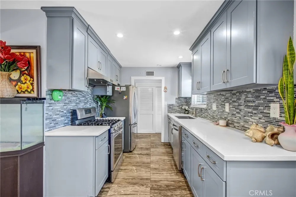4063 Gertrude Simi Valley, CA 93063