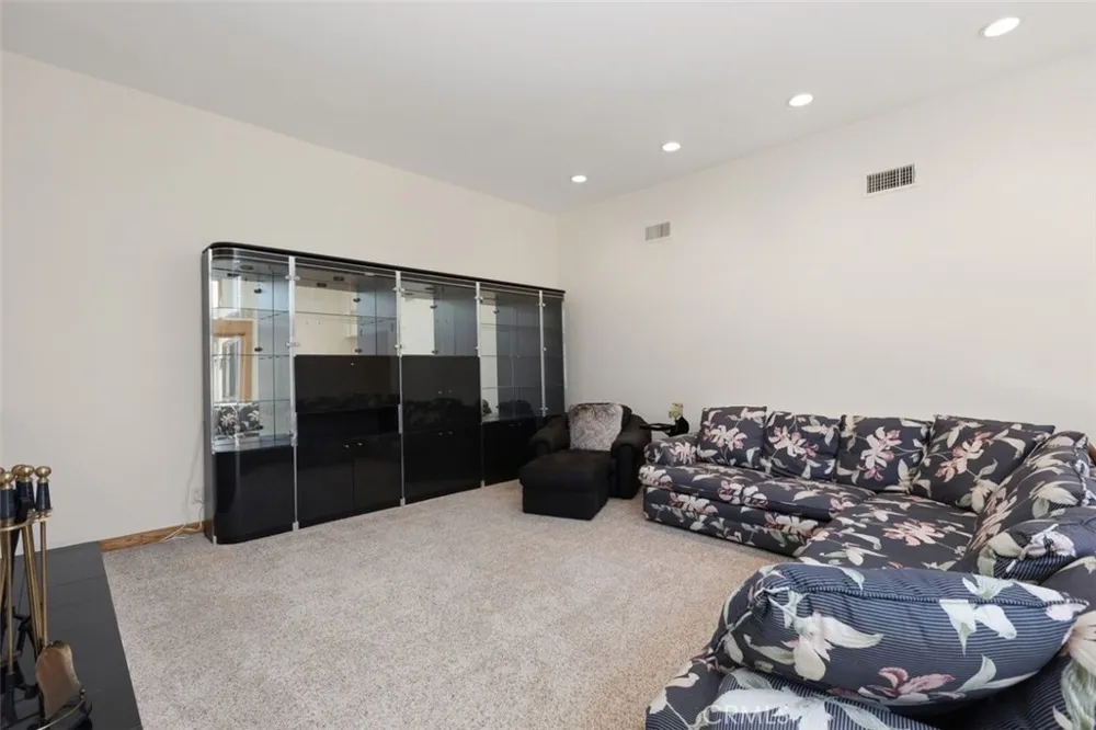 63 Seton Irvine, CA 92612