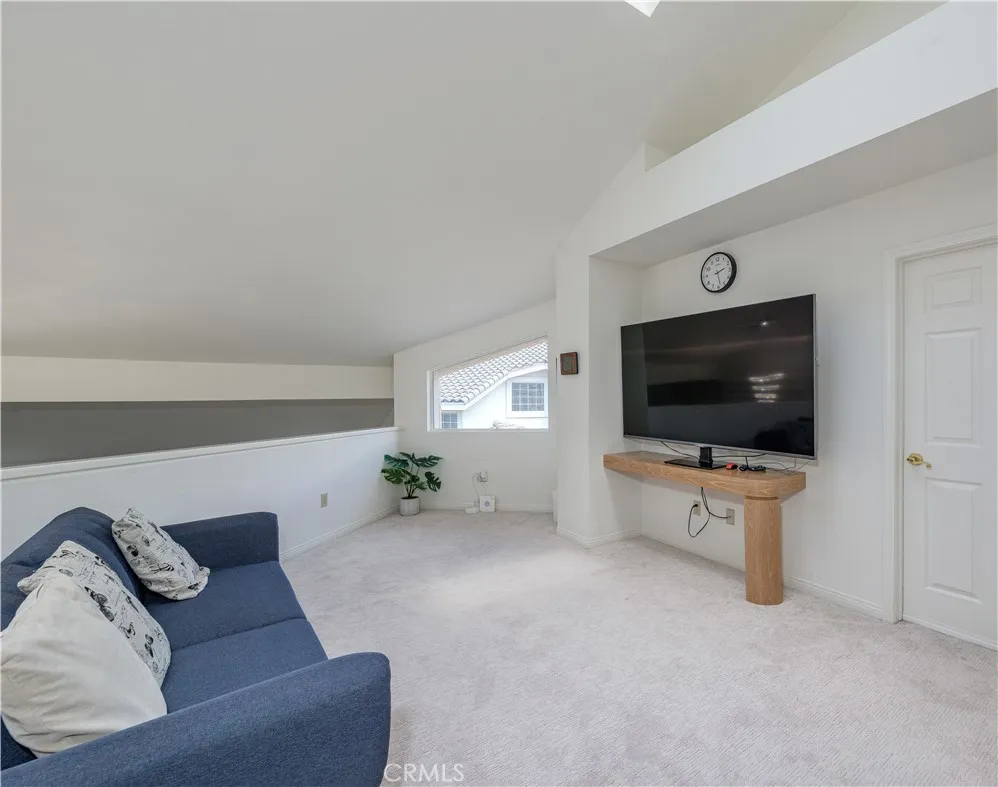 1011 S Mountcrest Court Anaheim, CA 92808