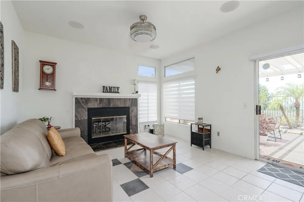 1011 S Mountcrest Court Anaheim, CA 92808