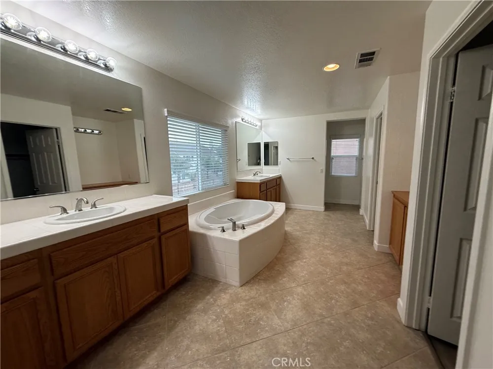 7880 Withers Way Eastvale, CA 92880