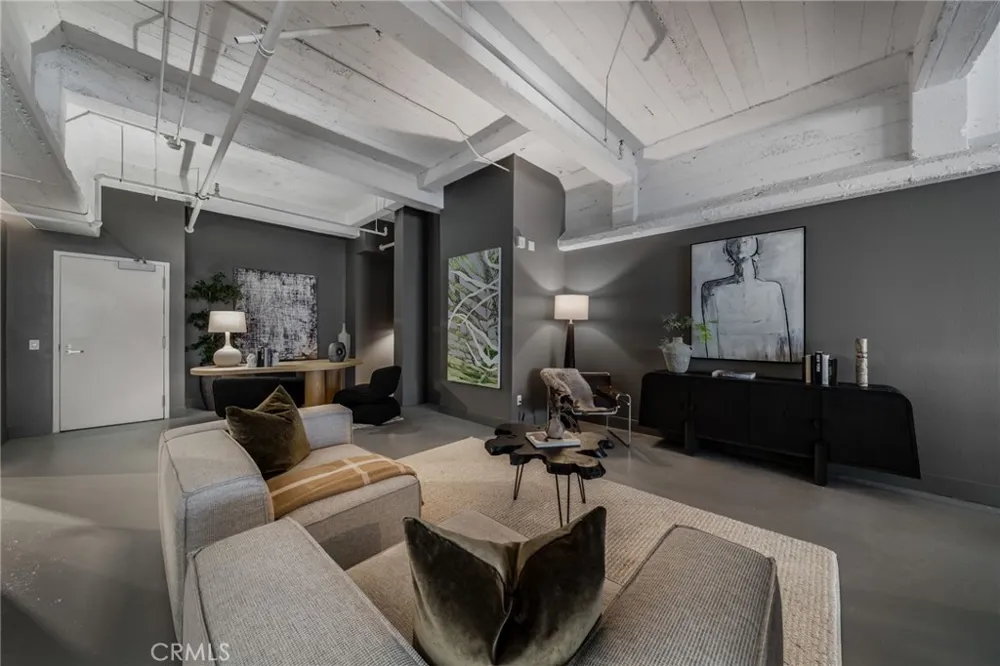 835 Locust Avenue #211 Long Beach, CA 90813