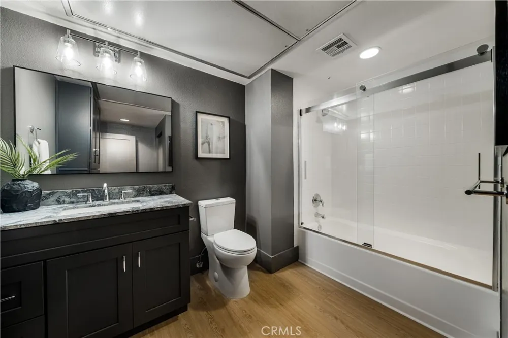 835 Locust Avenue #211 Long Beach, CA 90813