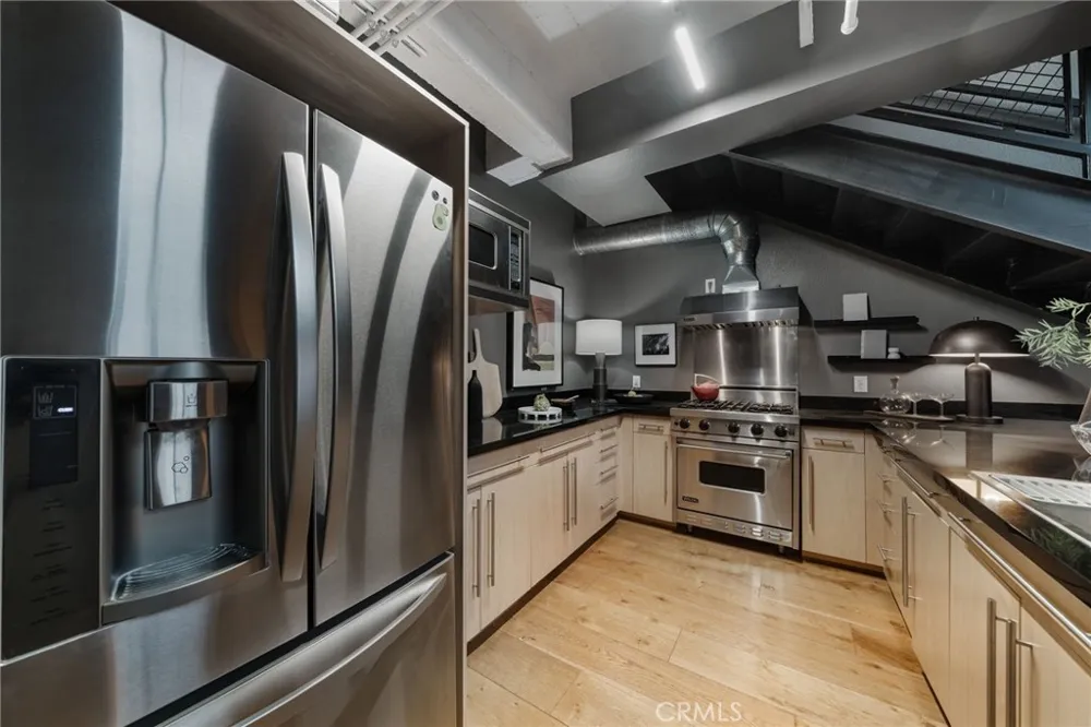 835 Locust Avenue #211 Long Beach, CA 90813