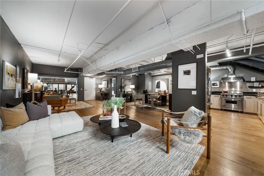 835 Locust Avenue #211 Long Beach, CA 90813