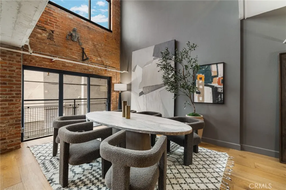 835 Locust Avenue #211 Long Beach, CA 90813