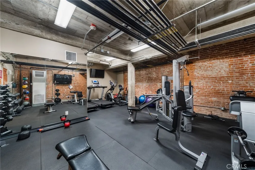 835 Locust Avenue #211 Long Beach, CA 90813