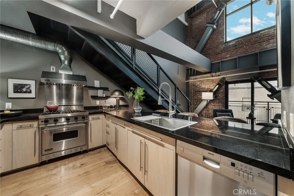 835 Locust Avenue #211 Long Beach, CA 90813