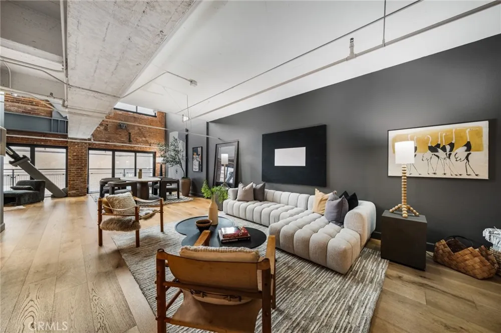 835 Locust Avenue #211 Long Beach, CA 90813