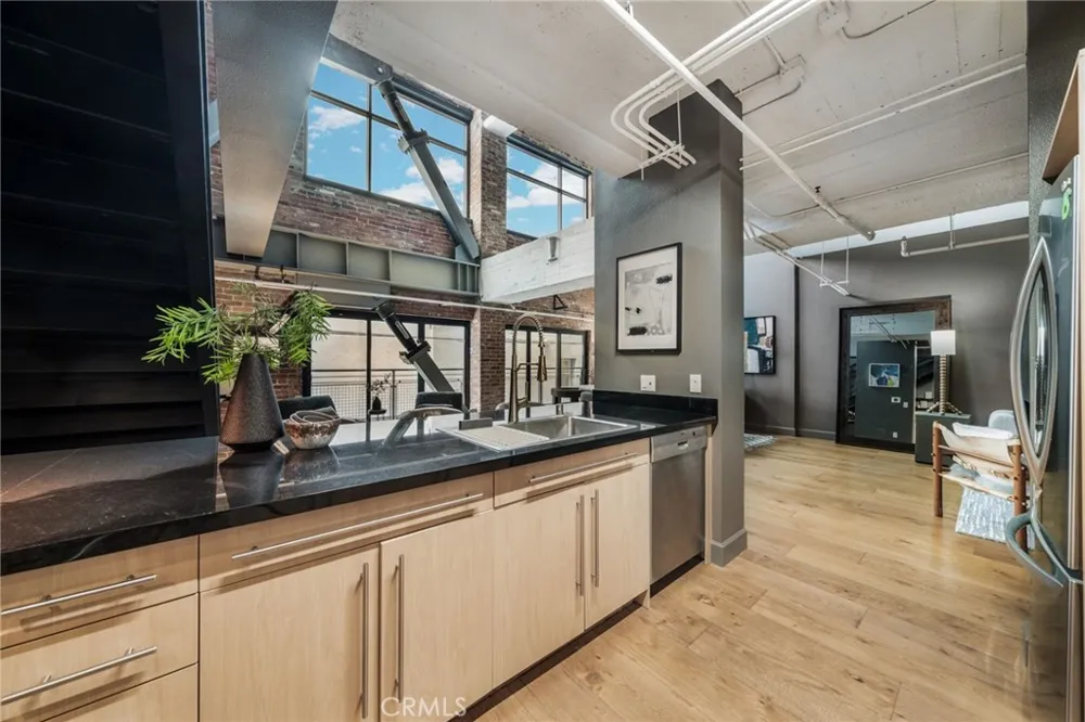 835 Locust Avenue #211 Long Beach, CA 90813