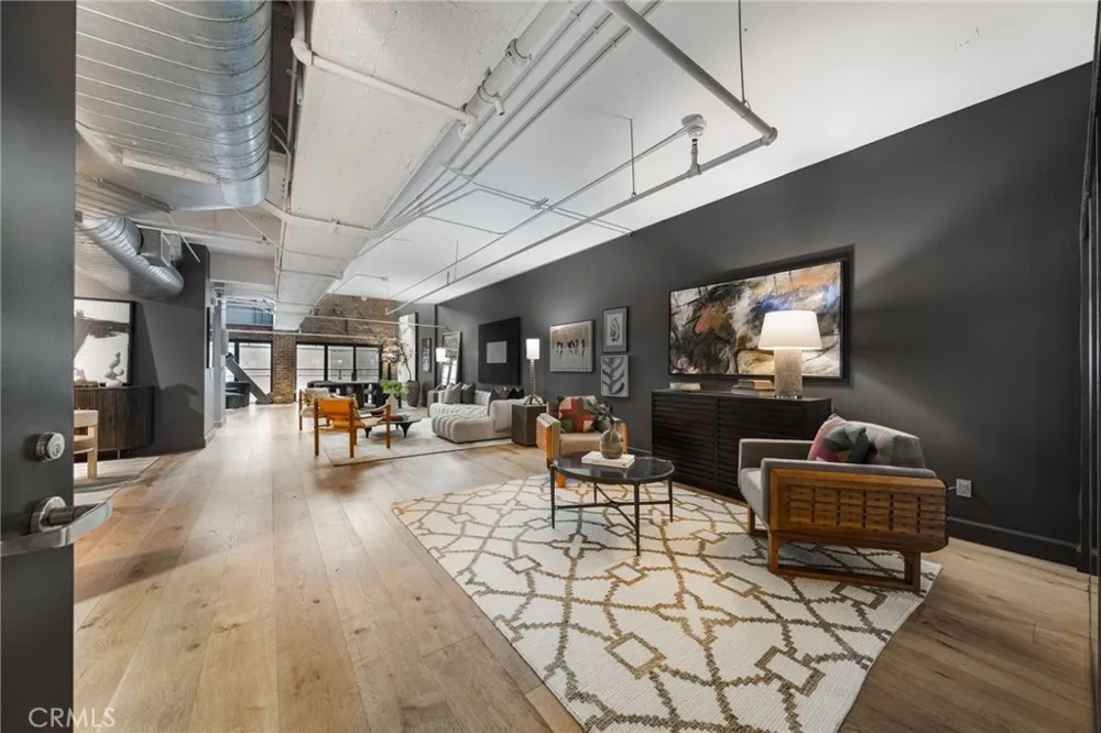 835 Locust Avenue #211 Long Beach, CA 90813