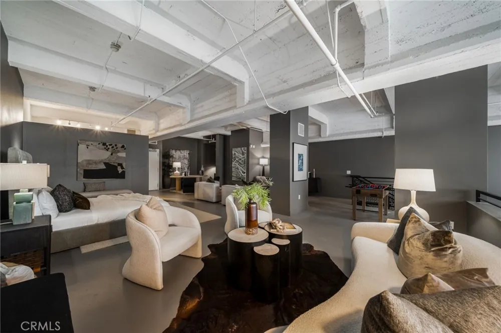 835 Locust Avenue #211 Long Beach, CA 90813