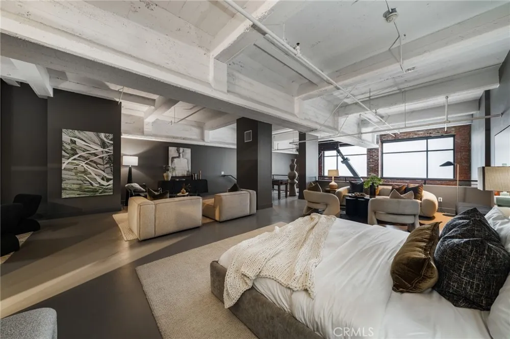 835 Locust Avenue #211 Long Beach, CA 90813