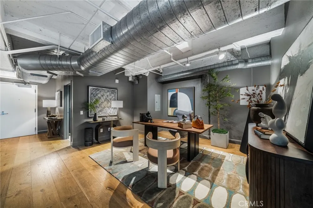 835 Locust Avenue #211 Long Beach, CA 90813