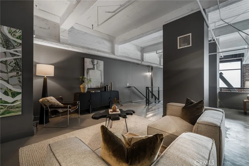 835 Locust Avenue #211 Long Beach, CA 90813