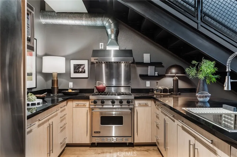 835 Locust Avenue #211 Long Beach, CA 90813